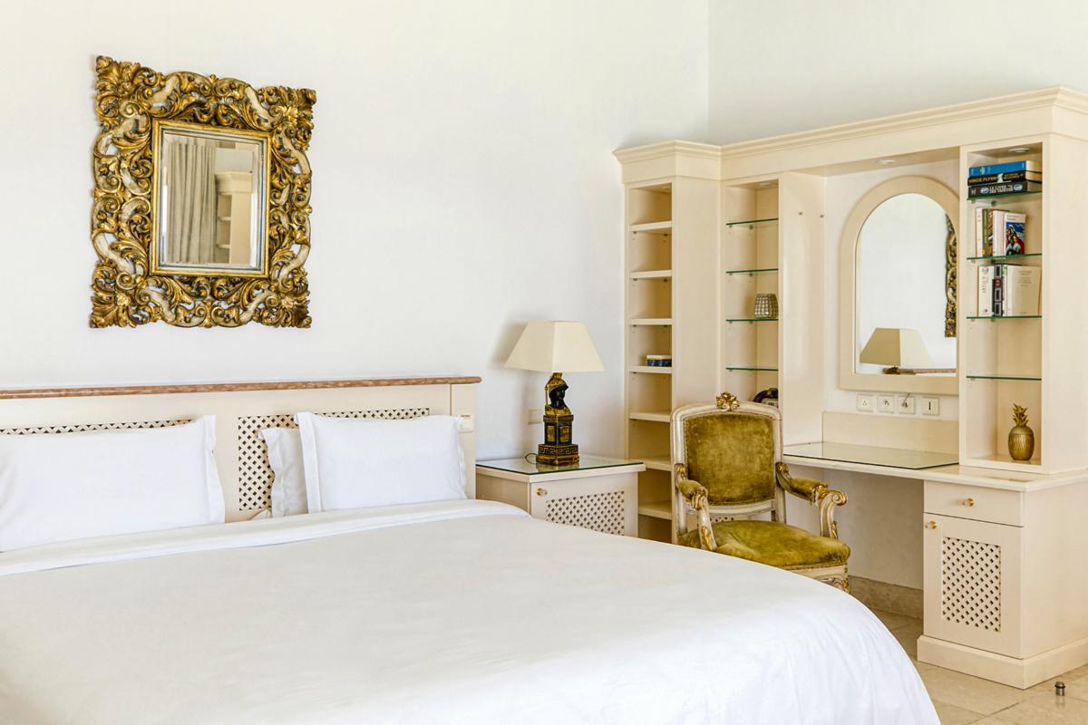22-PetitePlage4-Bedroom1_A louer villa Grand Case Saint Martin